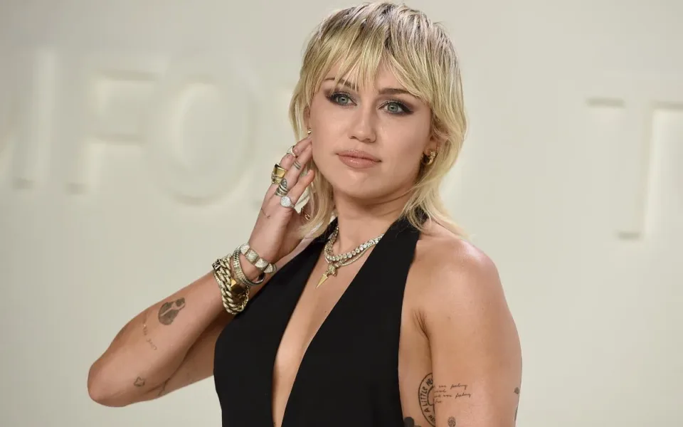 Miley Cyrus Pays Tribute to Godmother Dolly Parton In Emotional Tribute