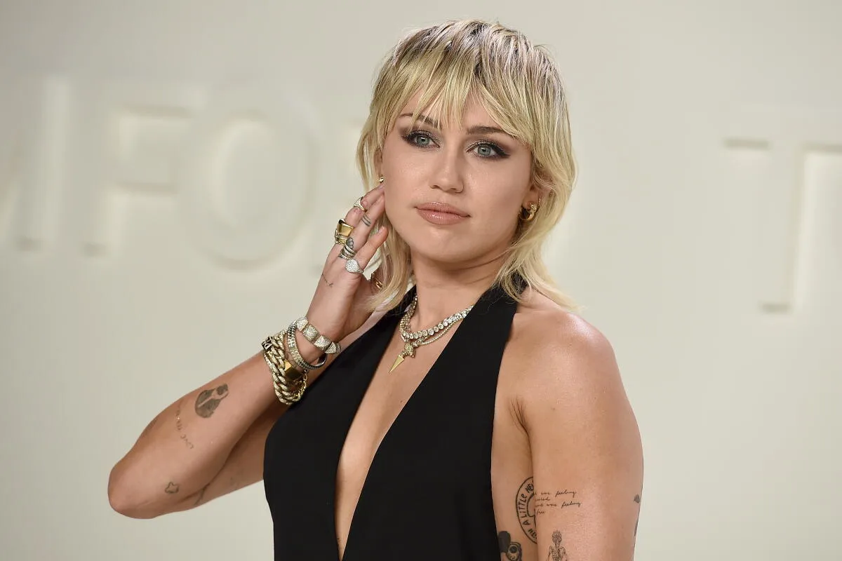 Miley Cyrus Pays Tribute to Godmother Dolly Parton In Emotional Tribute