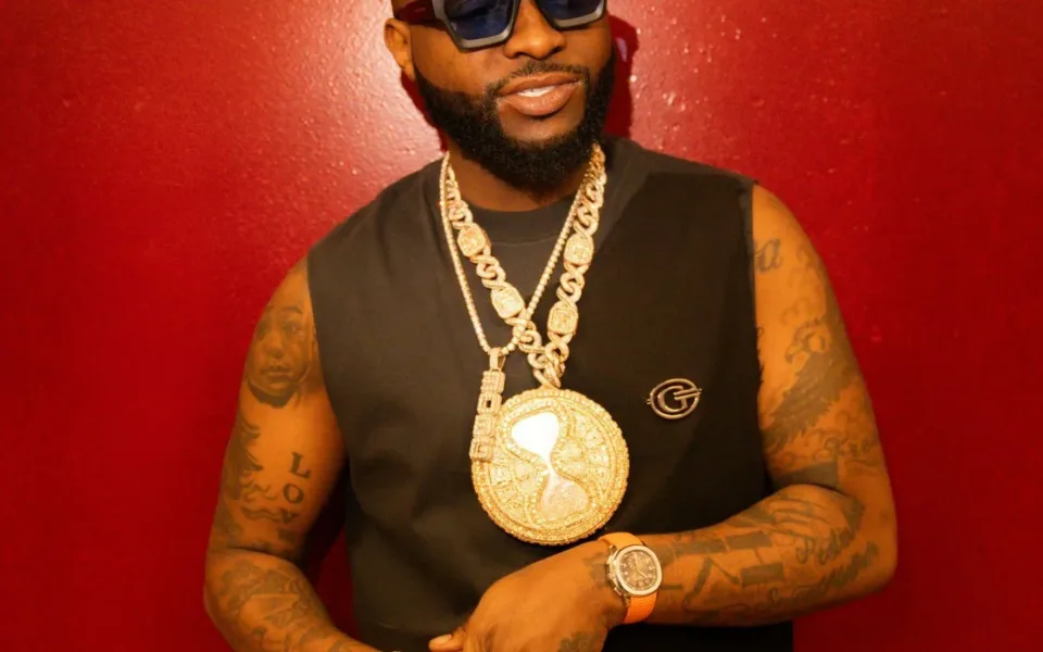 Davido Shares The Emotional Tie Between His Mum, Aliko Dangote & Him